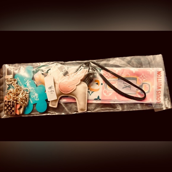 Handbag Accessories Charm , Horse, and Pink Cream Green Scarf. - Picture 4 of 5